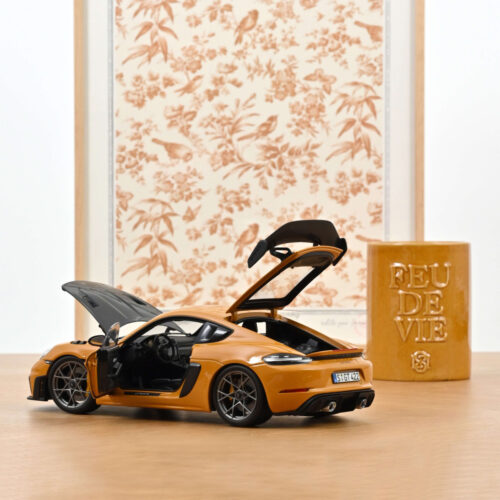 Porsche Cayman GT4 RS w/Weissach 2023 Bahama Yellow Pack 1:18 - Image 8