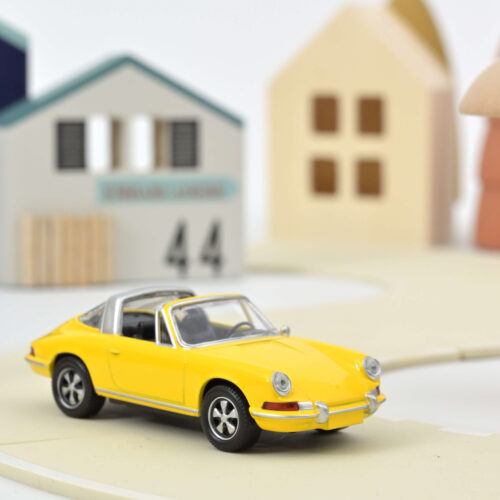 Alternative view of Porsche 911 Targa 1969 Signal Yellow 1:43 (750042)